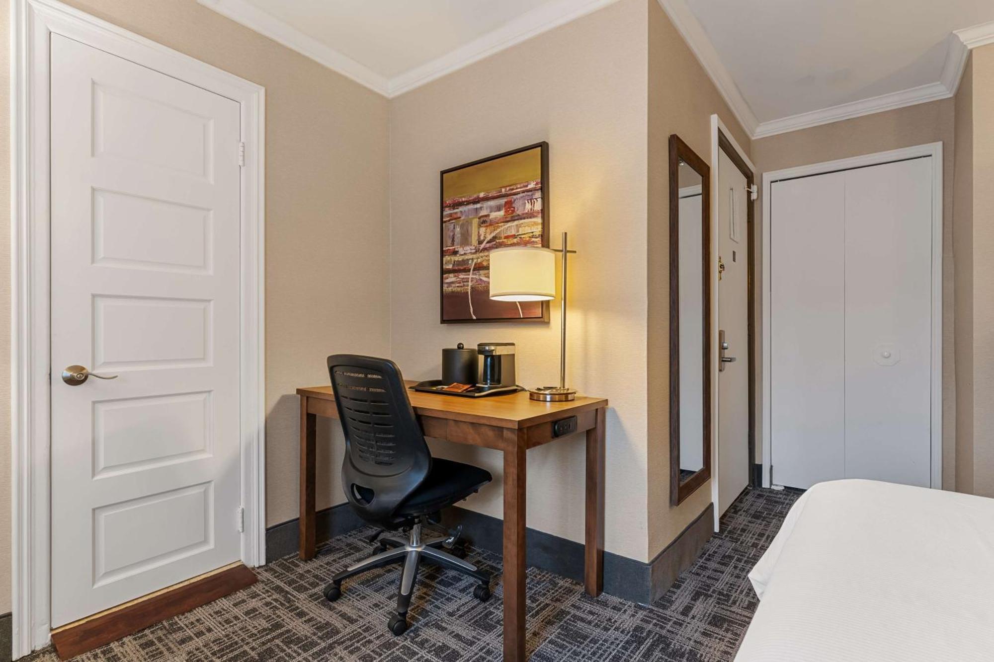 Best Western Ville-Marie Hotel & Suites Montreal Bagian luar foto